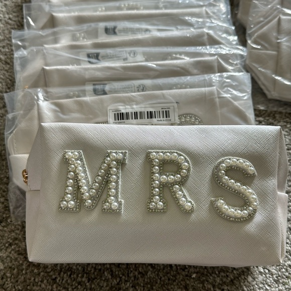 Handbags - NWT Mrs Bride Makeup Bags Lot of 16 PU Double Zipper Cosmetics Bridal Case $160